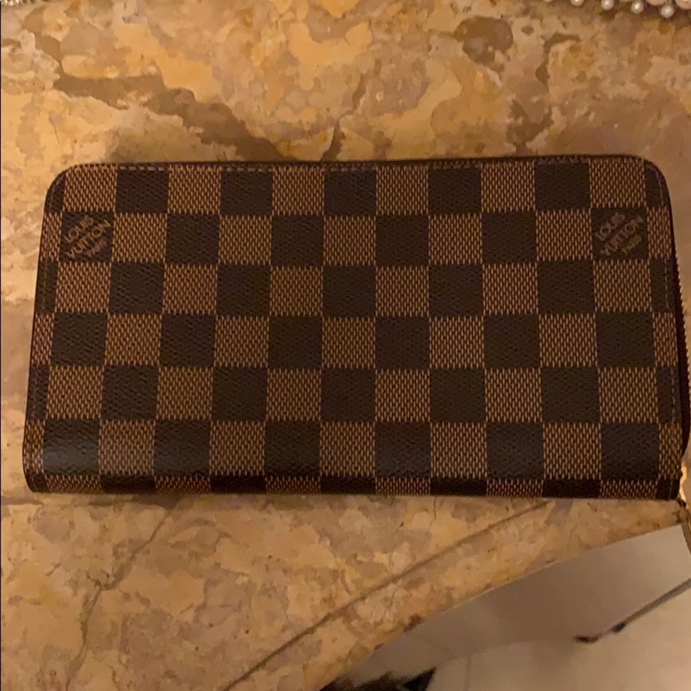 ❤️❤️❤️ Damier Canvas Vuitton zippy wallet